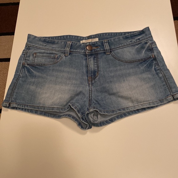 21 Denim Shorts - Picture 2 of 3